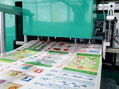 Vacuum suction feeder