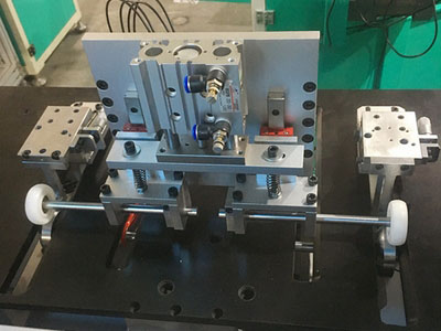 Automatic alignment unit